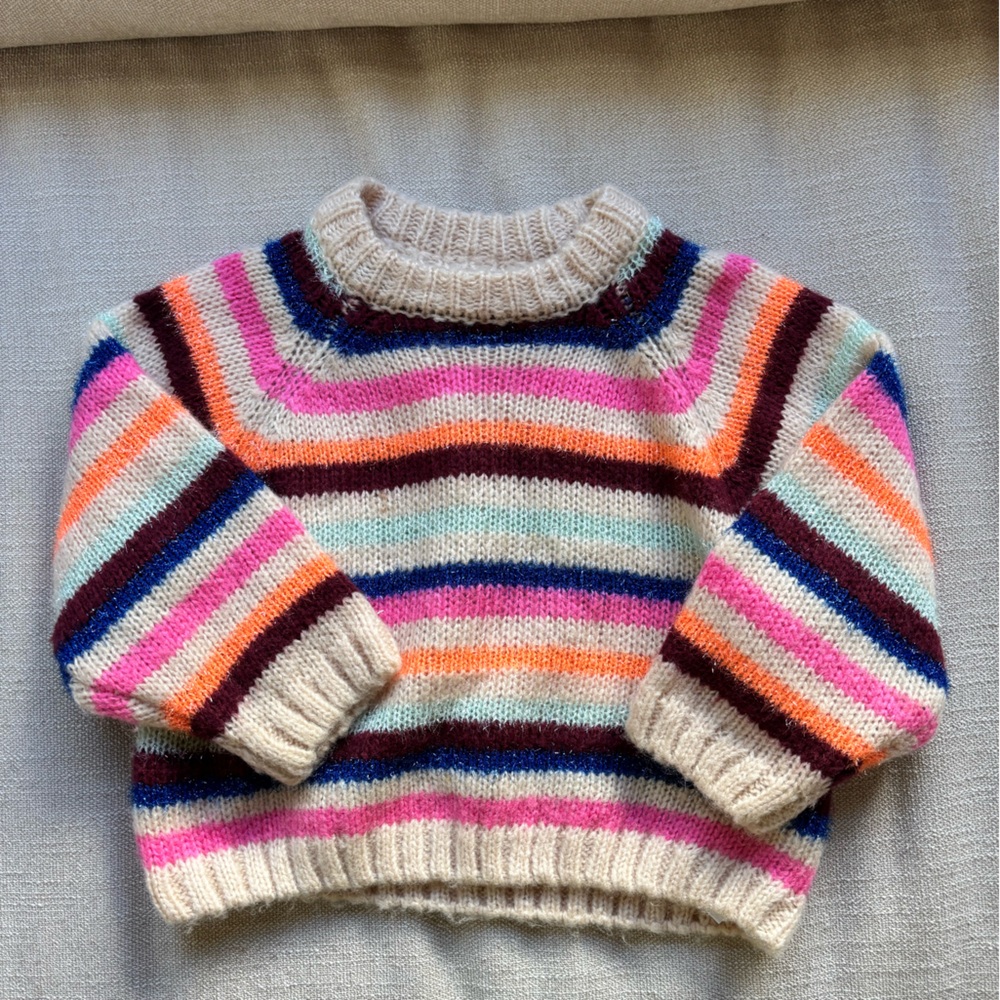 AO 76 girls size 3T sweater, barley worn